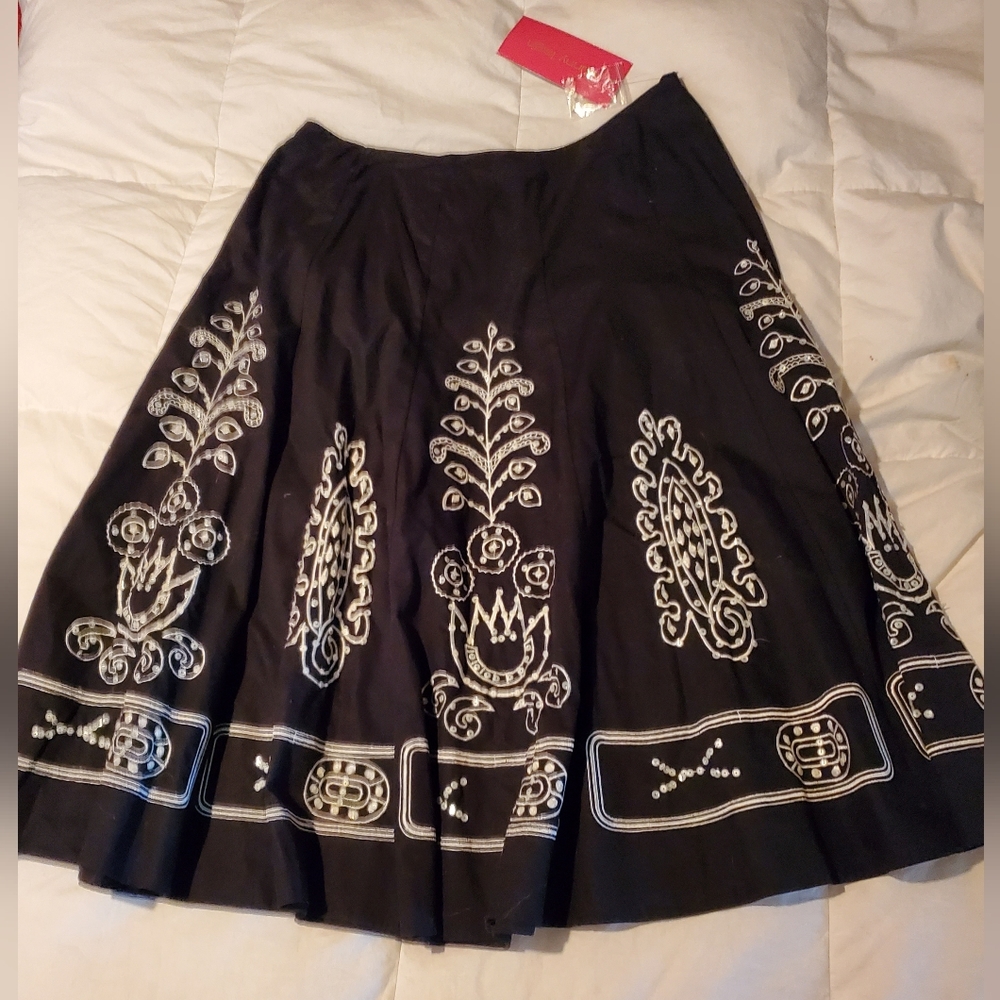 NEW Sunny Leigh black & white embroidery sequin skirt, size 10